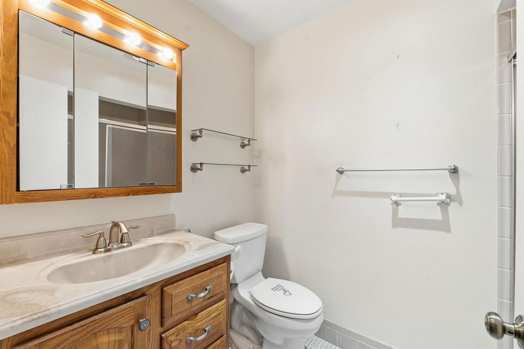 5126 Lakefront Blvd _013