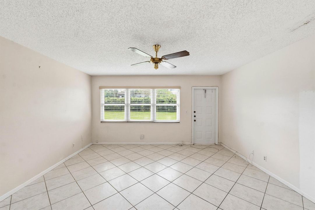 5126 Lakefront Blvd _011