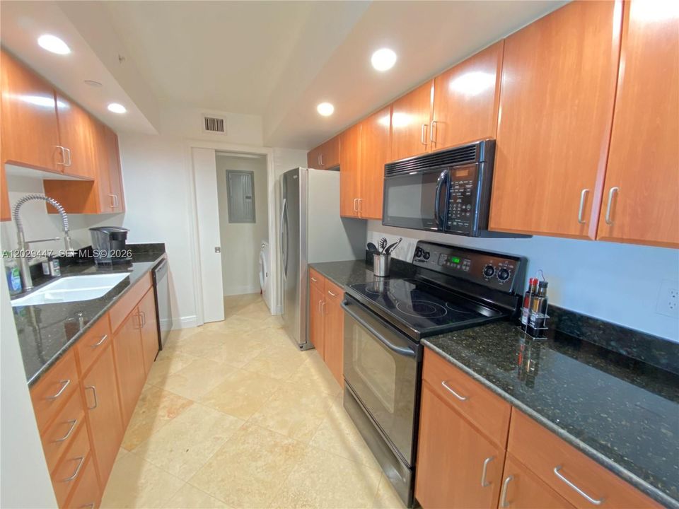 В аренду: $3,100 (1 спален, 1 ванн, 810 Квадратных фут)