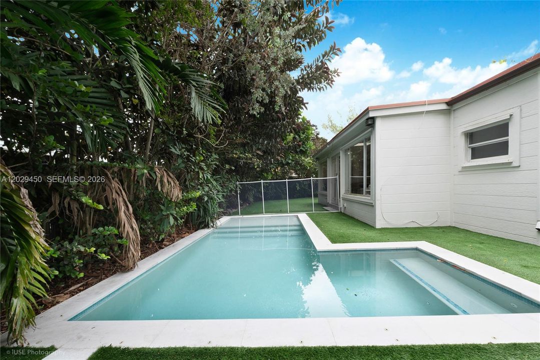 For Sale: $1,275,000 (3 beds, 2 baths, 1783 Square Feet)