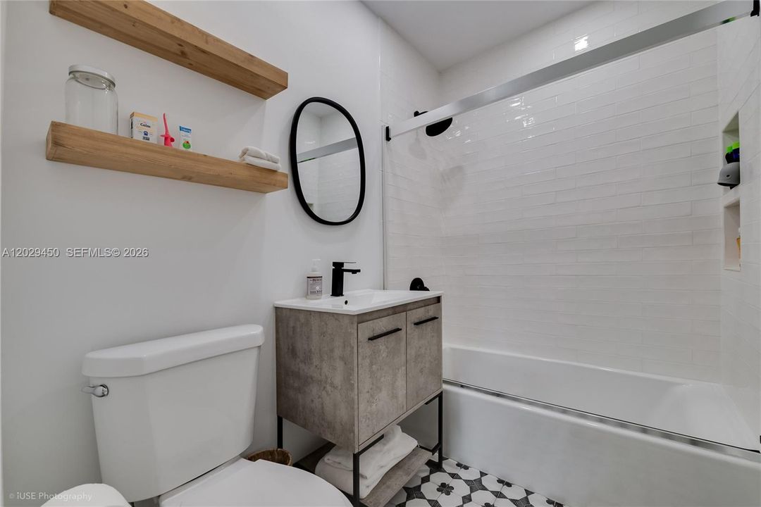 For Sale: $1,275,000 (3 beds, 2 baths, 1783 Square Feet)