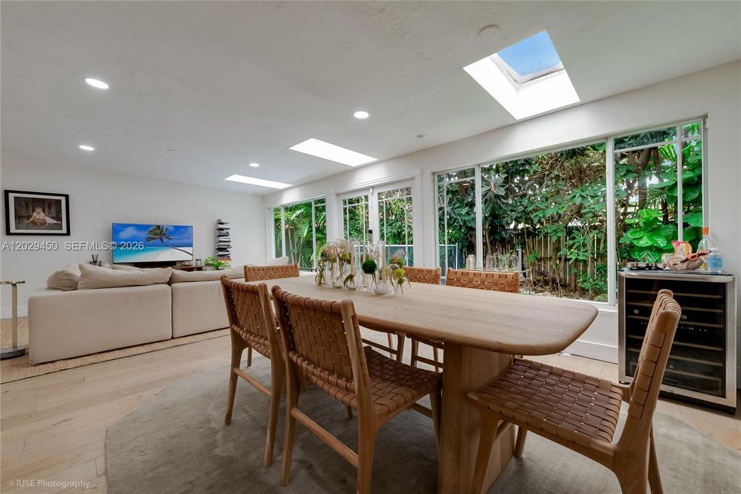 For Sale: $1,275,000 (3 beds, 2 baths, 1783 Square Feet)
