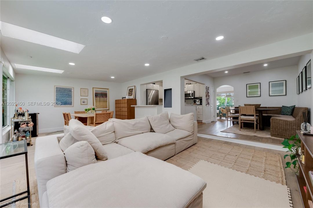 For Sale: $1,275,000 (3 beds, 2 baths, 1783 Square Feet)