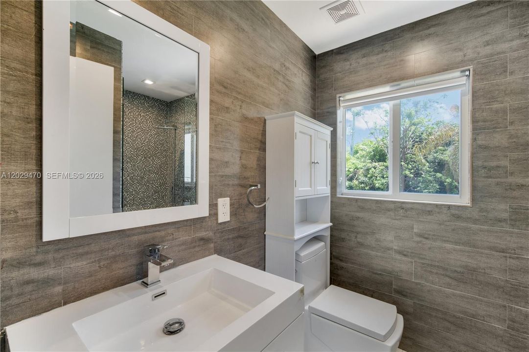 2nd bathroom upstairs