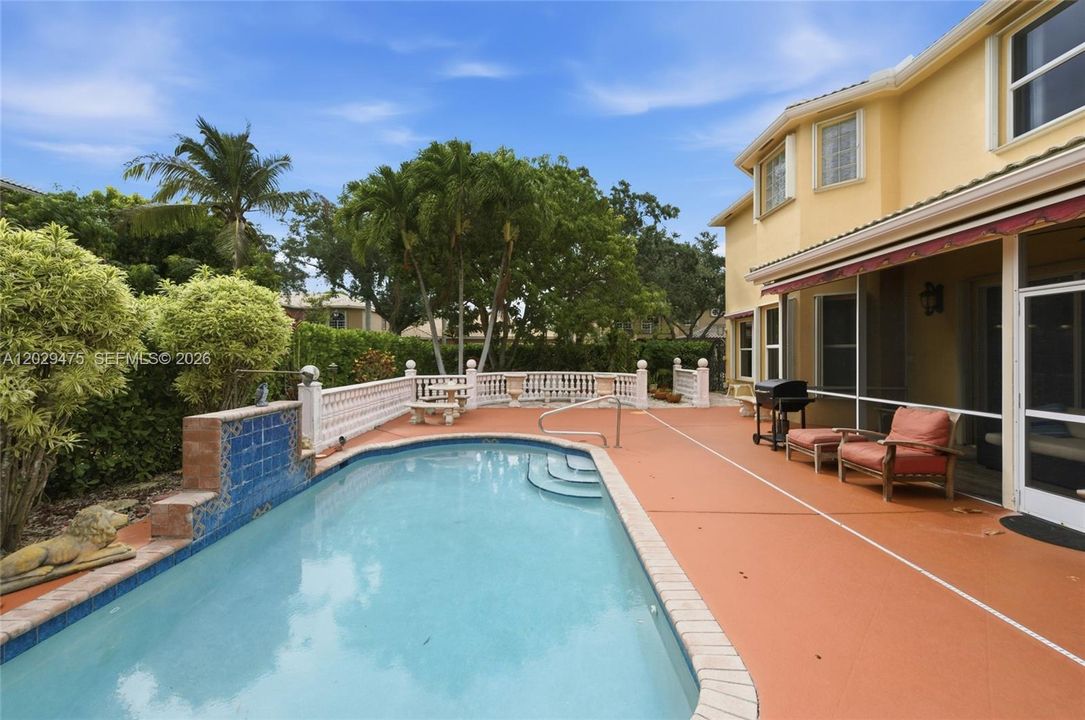 For Sale: $899,000 (5 beds, 3 baths, 3070 Square Feet)
