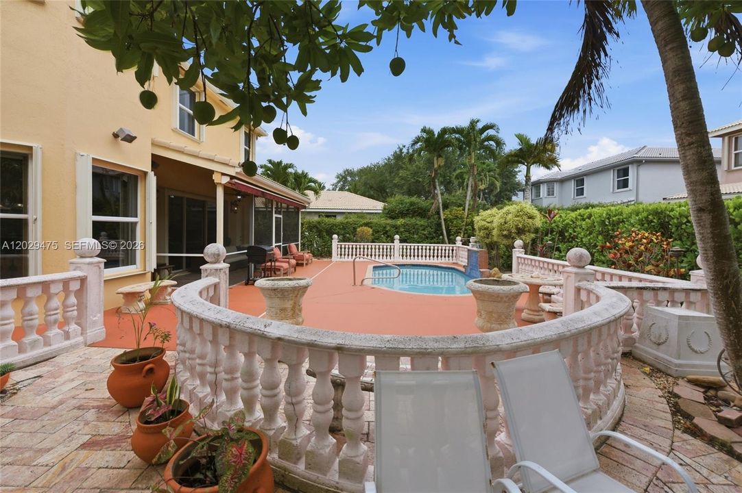 For Sale: $899,000 (5 beds, 3 baths, 3070 Square Feet)