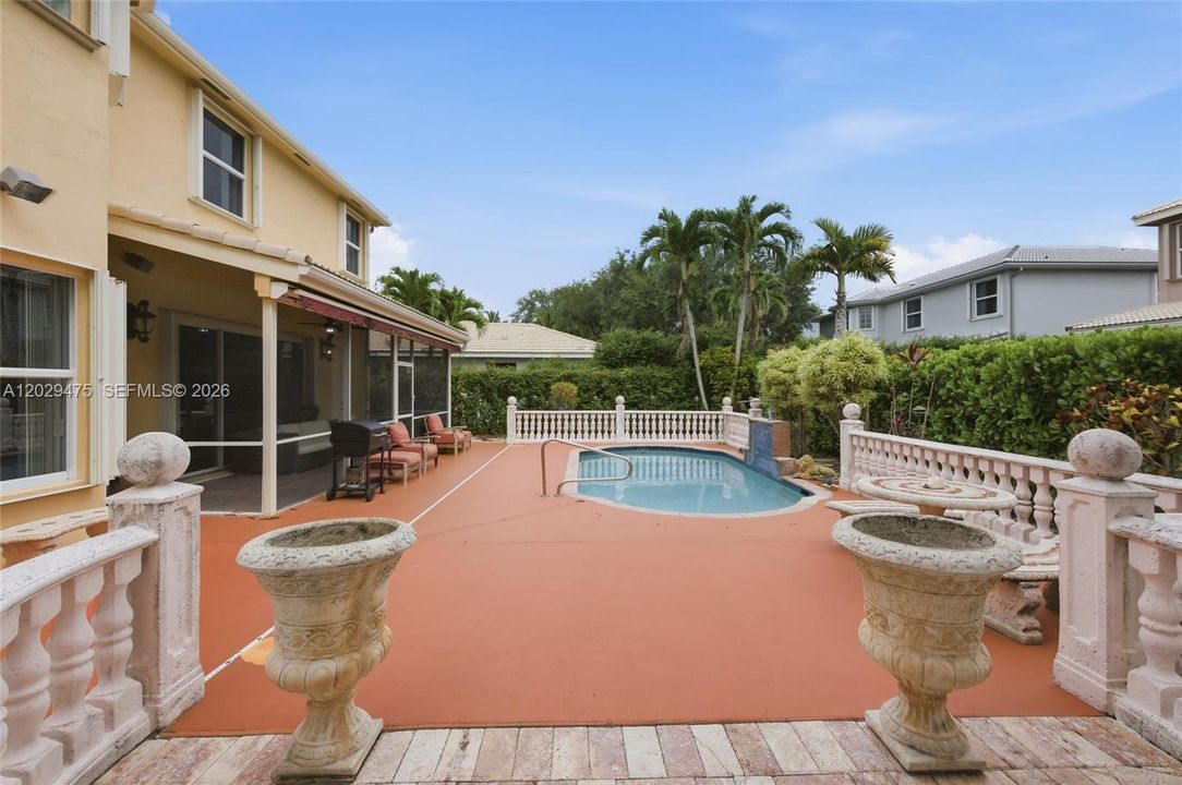 For Sale: $899,000 (5 beds, 3 baths, 3070 Square Feet)