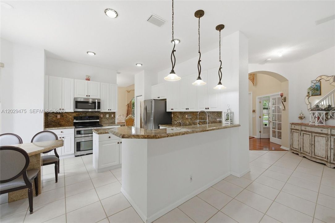 For Sale: $899,000 (5 beds, 3 baths, 3070 Square Feet)