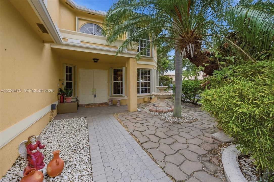 For Sale: $899,000 (5 beds, 3 baths, 3070 Square Feet)