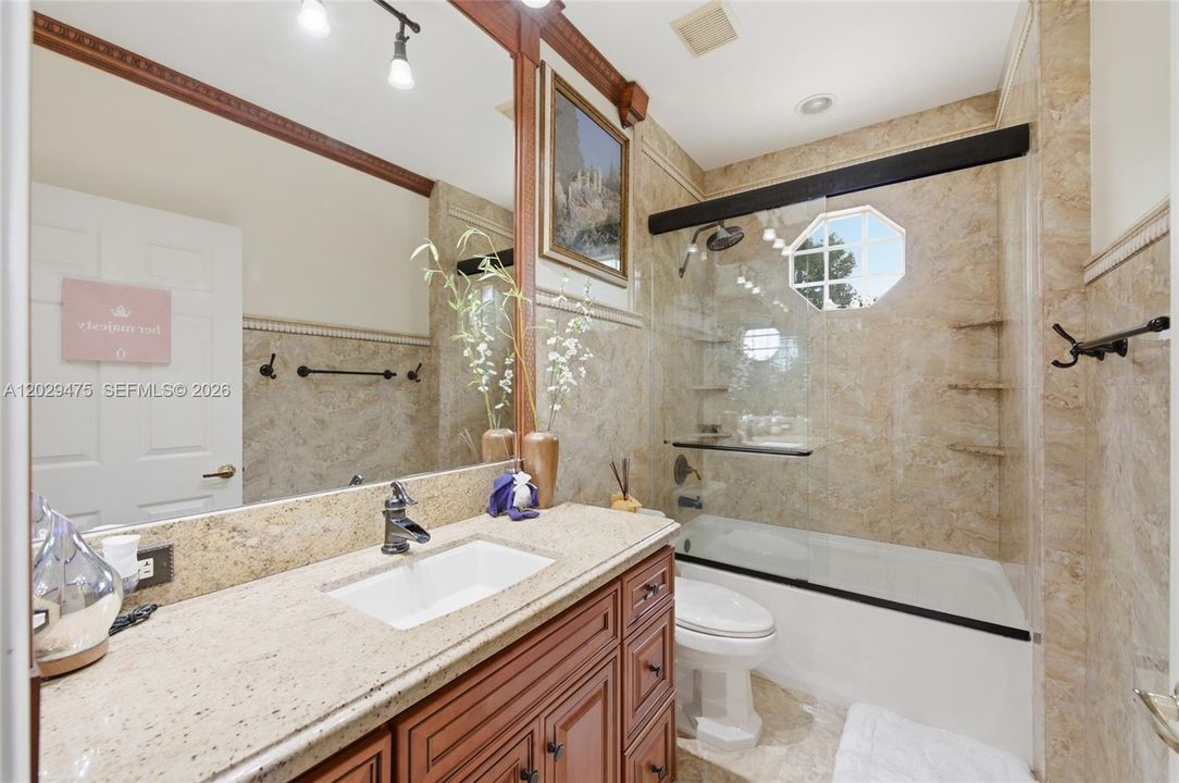 For Sale: $899,000 (5 beds, 3 baths, 3070 Square Feet)