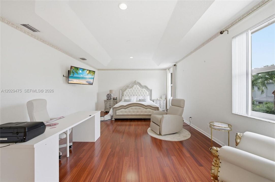 For Sale: $899,000 (5 beds, 3 baths, 3070 Square Feet)
