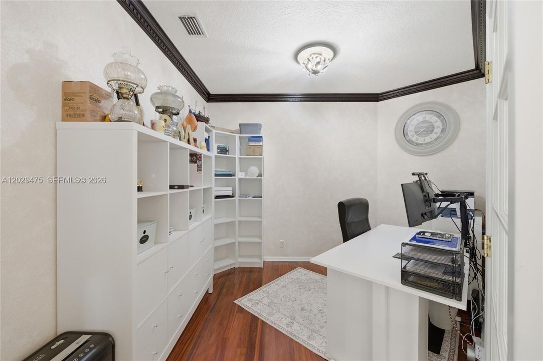 For Sale: $899,000 (5 beds, 3 baths, 3070 Square Feet)
