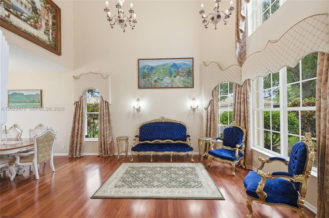 For Sale: $899,000 (5 beds, 3 baths, 3070 Square Feet)
