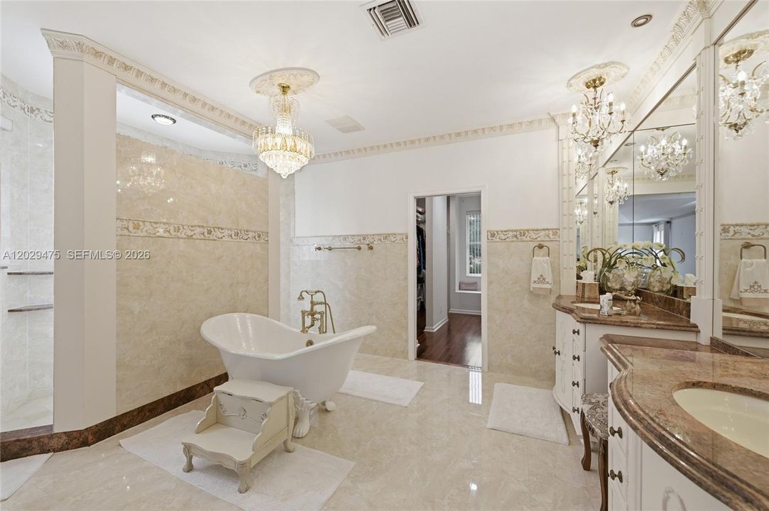 For Sale: $899,000 (5 beds, 3 baths, 3070 Square Feet)