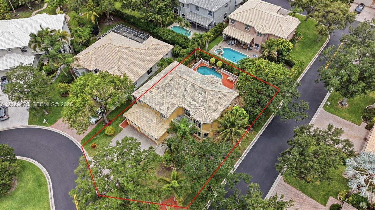 For Sale: $899,000 (5 beds, 3 baths, 3070 Square Feet)