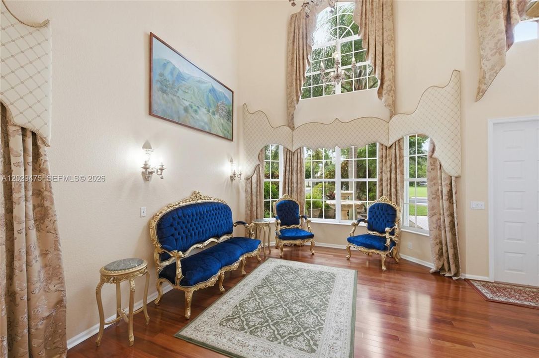 For Sale: $899,000 (5 beds, 3 baths, 3070 Square Feet)