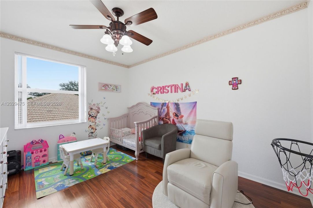For Sale: $899,000 (5 beds, 3 baths, 3070 Square Feet)