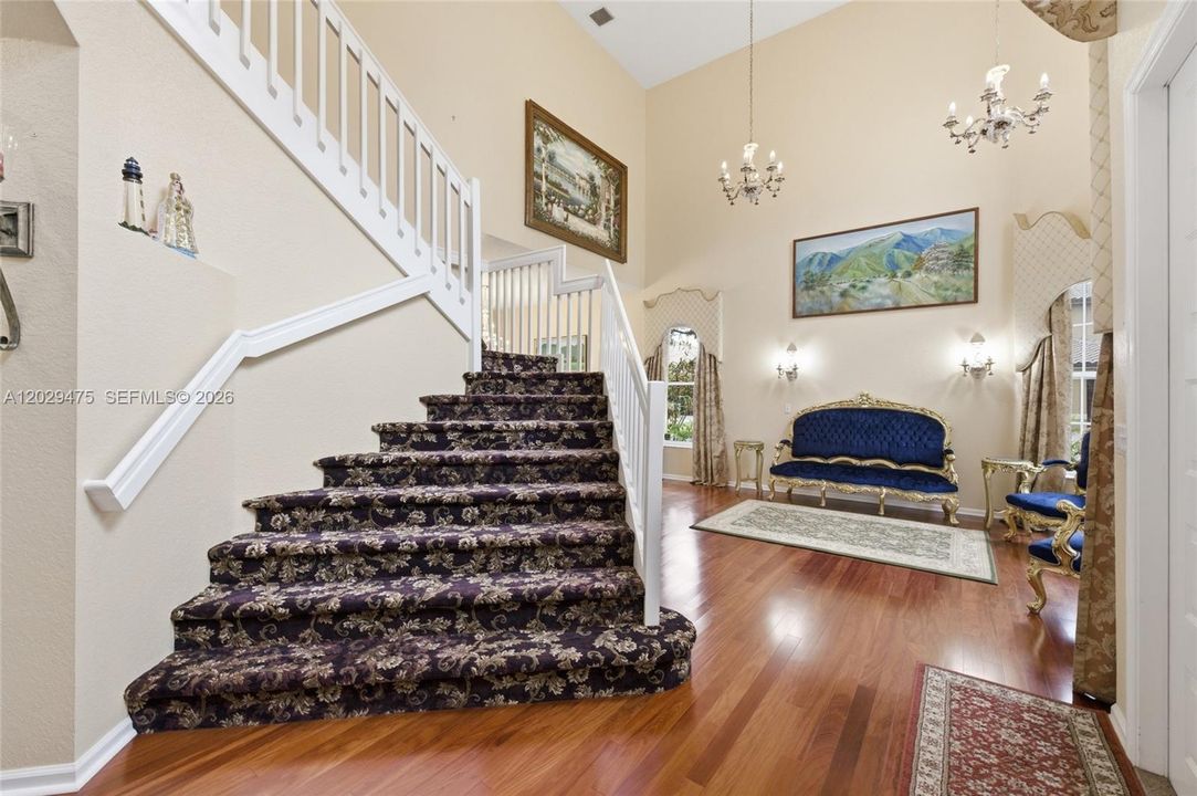 For Sale: $899,000 (5 beds, 3 baths, 3070 Square Feet)