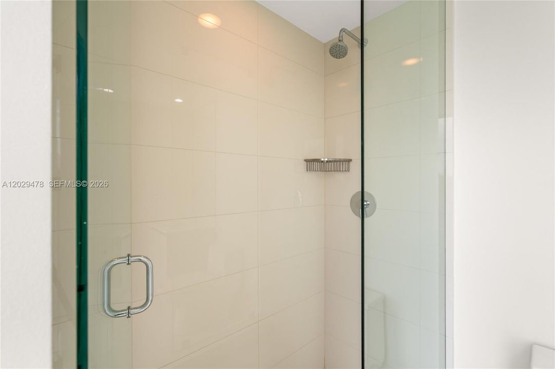 For Rent: $16,500 (3 beds, 3 baths, 1634 Square Feet)