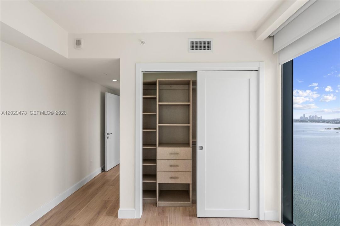 For Rent: $16,500 (3 beds, 3 baths, 1634 Square Feet)