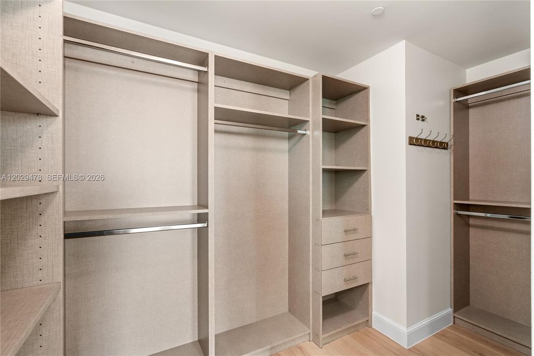 For Rent: $16,500 (3 beds, 3 baths, 1634 Square Feet)