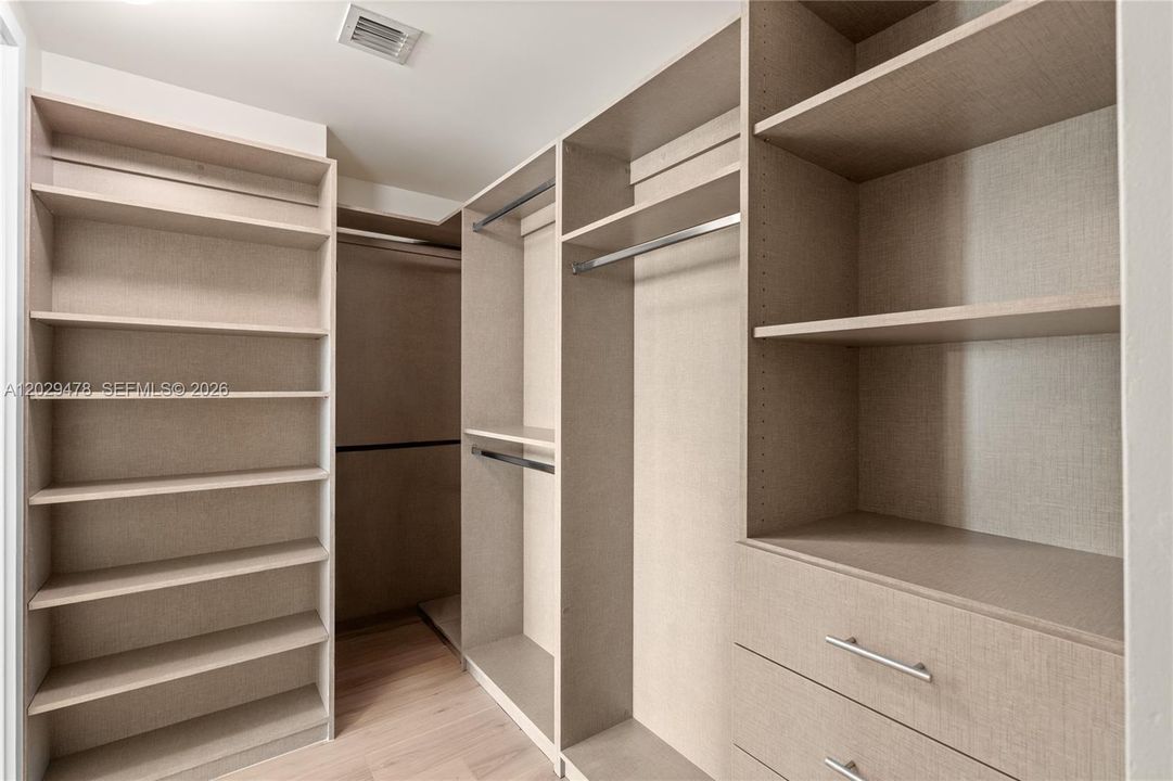For Rent: $16,500 (3 beds, 3 baths, 1634 Square Feet)
