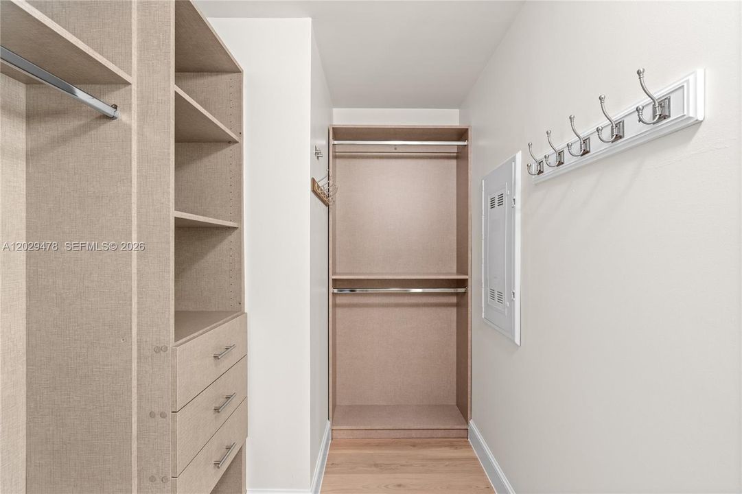 For Rent: $16,500 (3 beds, 3 baths, 1634 Square Feet)