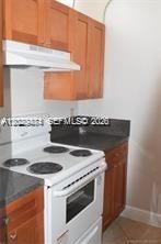 Active With Contract: $1,850 (2 beds, 2 baths, 980 Square Feet)