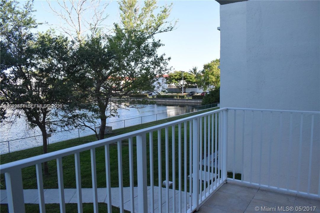 Active With Contract: $1,850 (2 beds, 2 baths, 980 Square Feet)