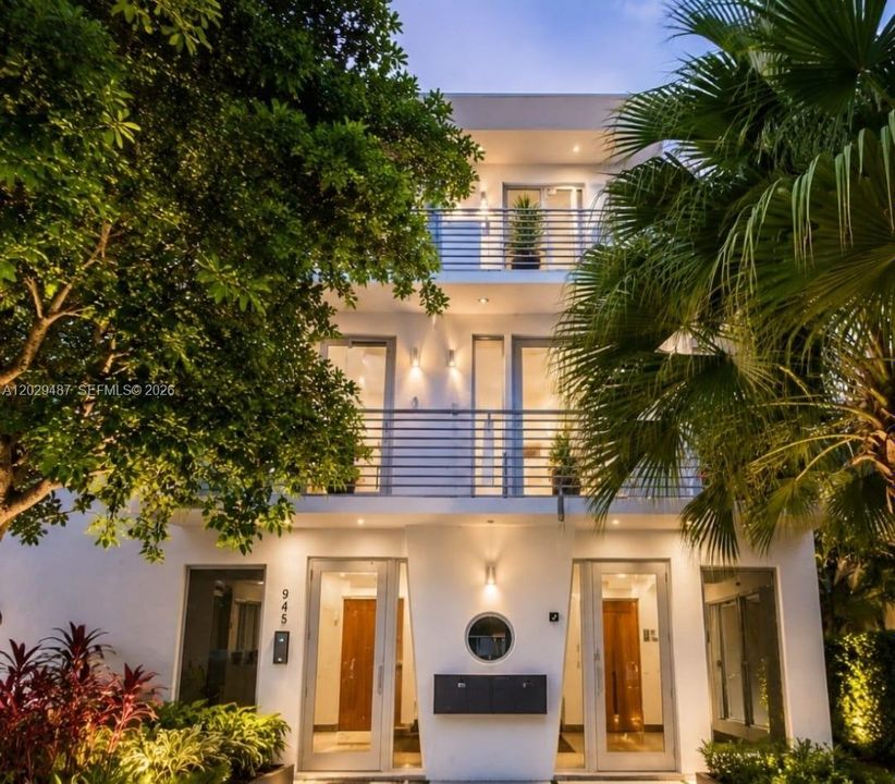 На продажу: $599,000 (2 спален, 2 ванн, 976 Квадратных фут)