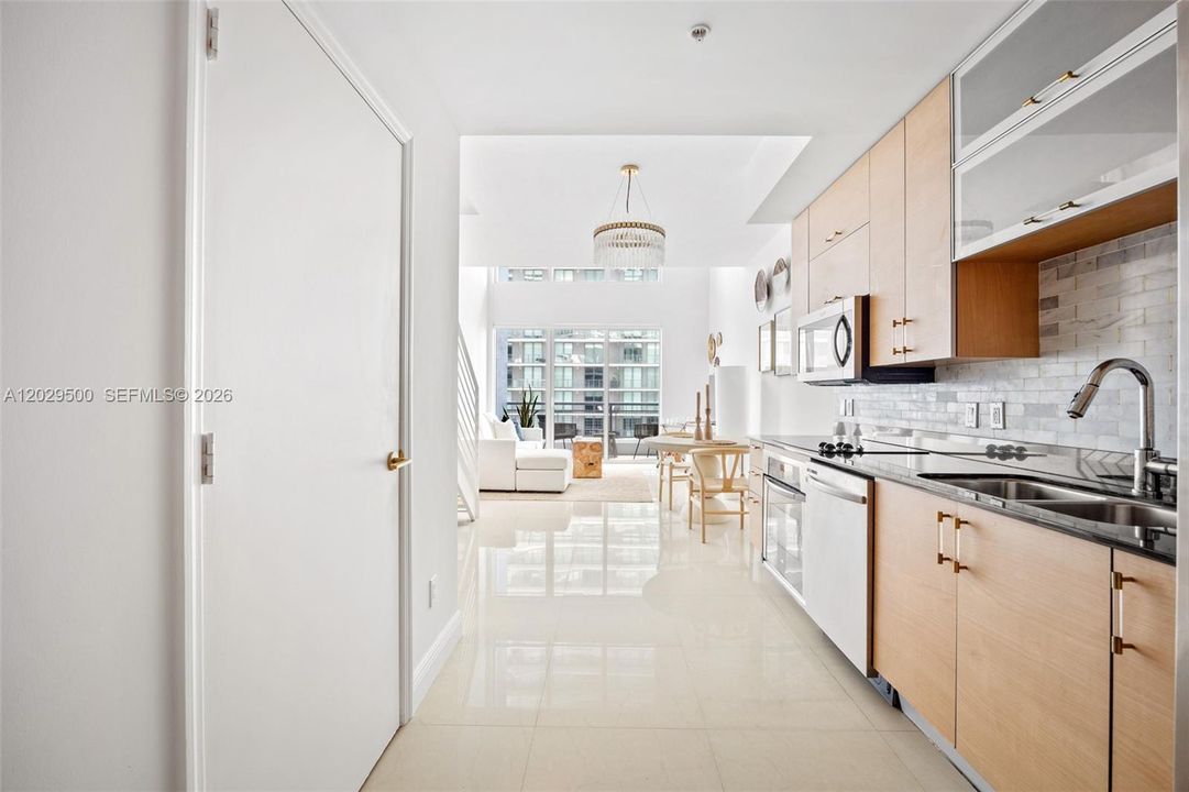 En Venta: $420,000 (1 camas, 1 baños, 877 Pies cuadrados)