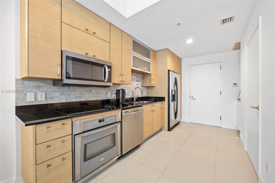 En Venta: $420,000 (1 camas, 1 baños, 877 Pies cuadrados)