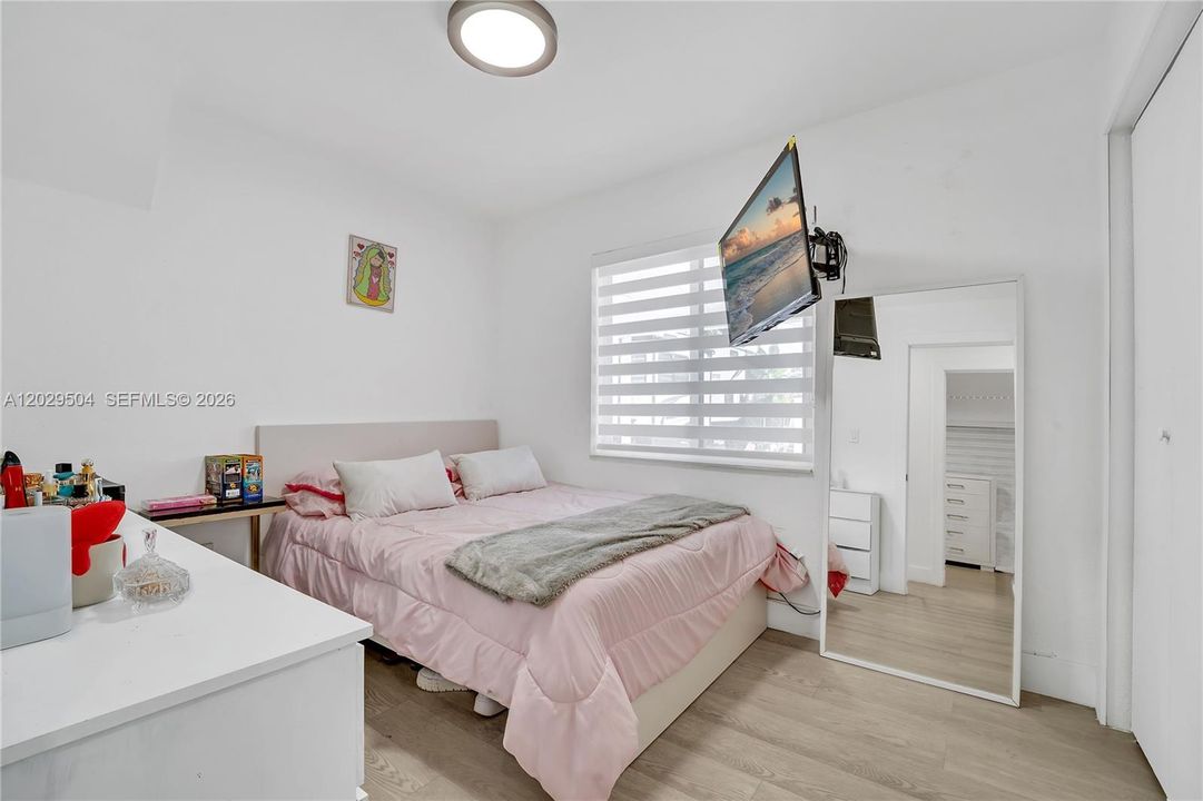 For Sale: $515,000 (3 beds, 2 baths, 960 Square Feet)