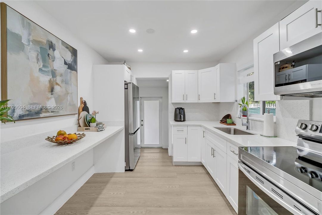 For Sale: $515,000 (3 beds, 2 baths, 960 Square Feet)