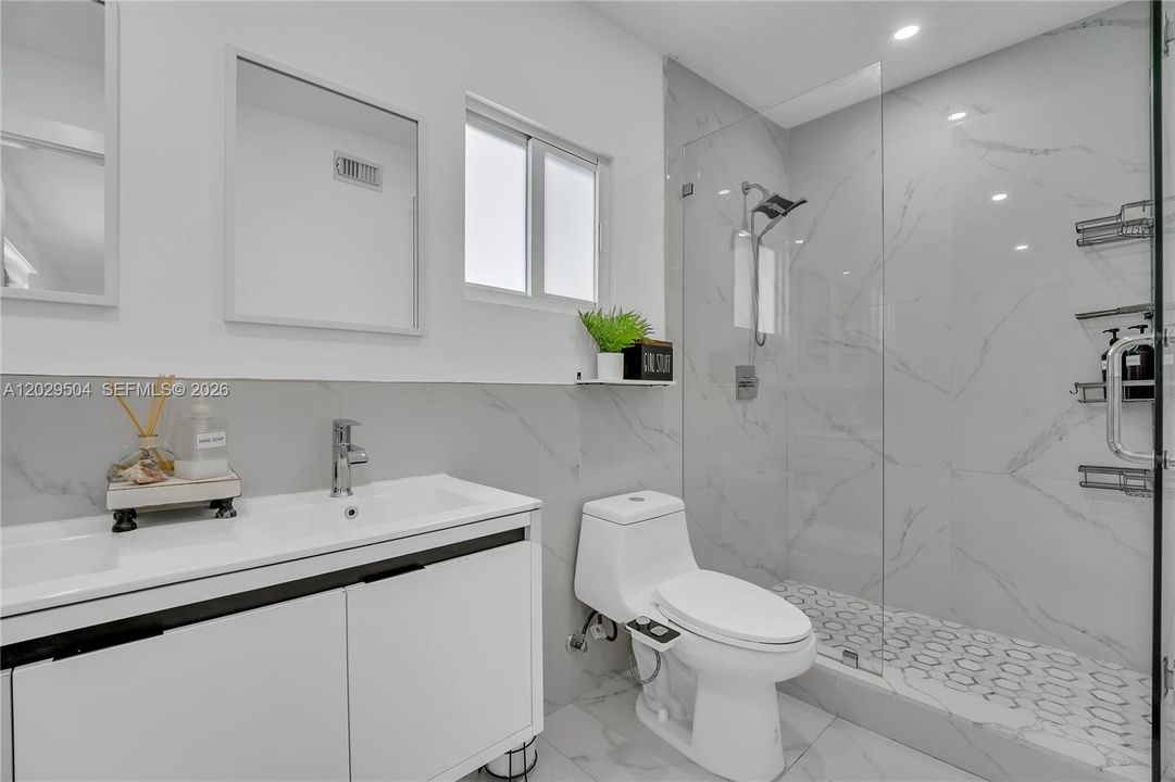 For Sale: $515,000 (3 beds, 2 baths, 960 Square Feet)