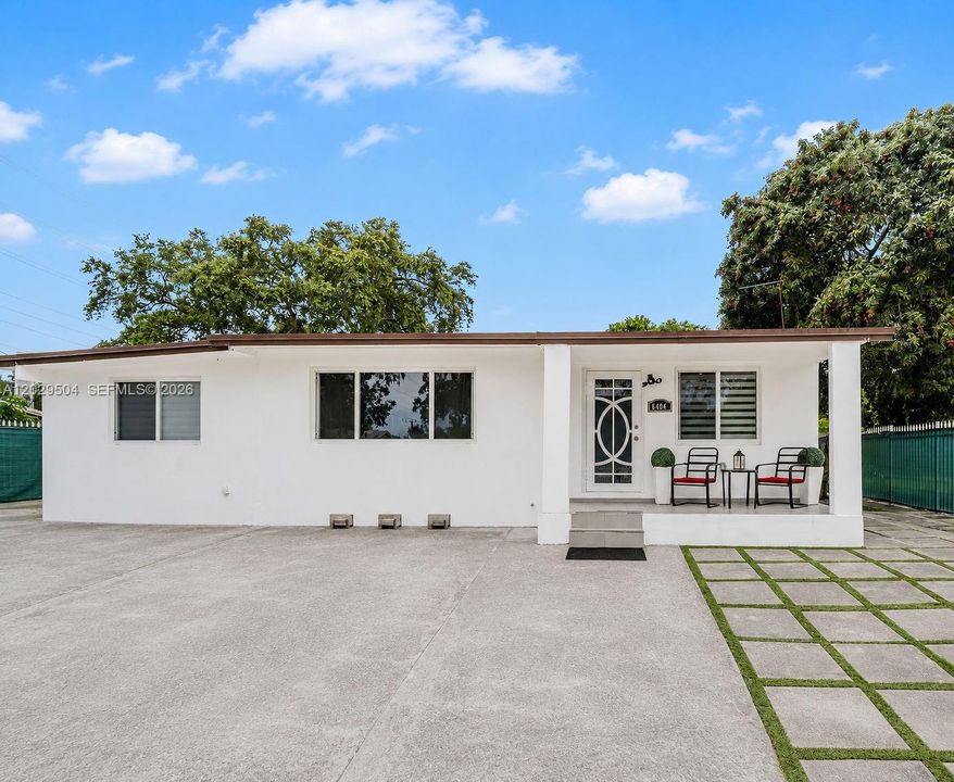 For Sale: $515,000 (3 beds, 2 baths, 960 Square Feet)