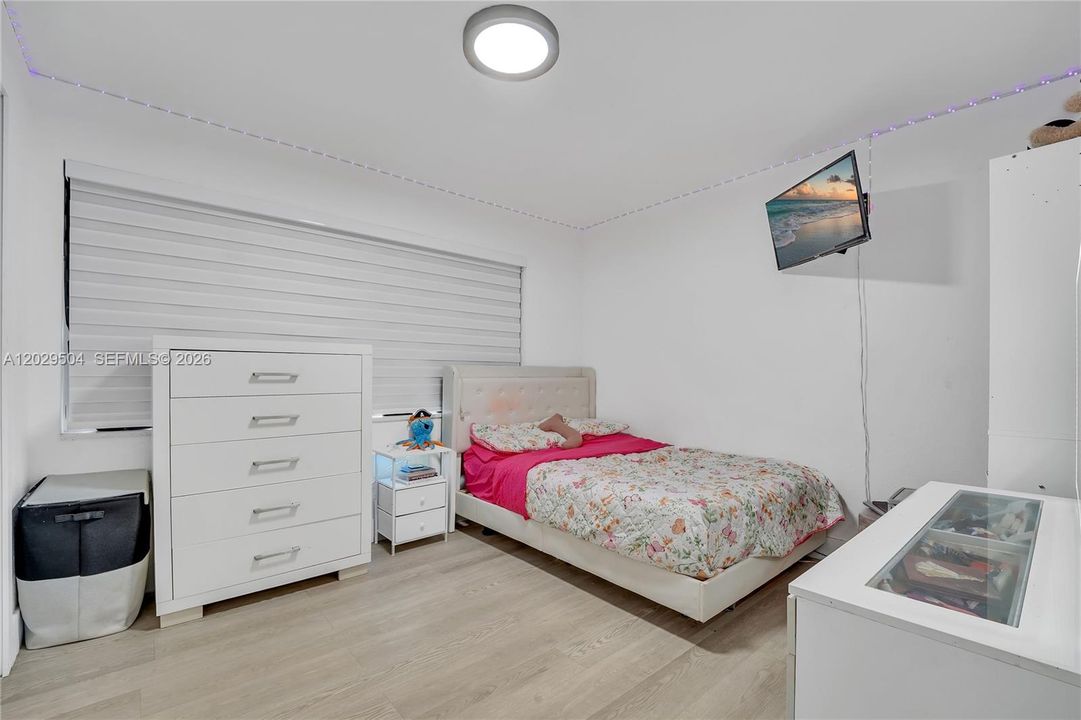 For Sale: $515,000 (3 beds, 2 baths, 960 Square Feet)