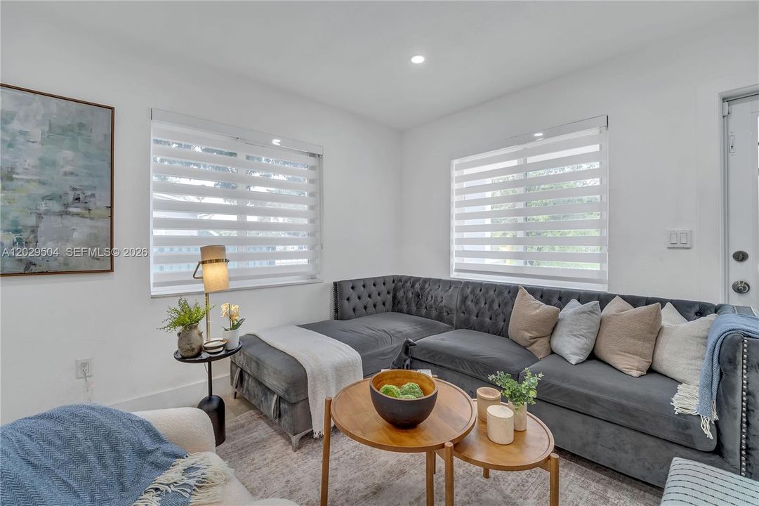 For Sale: $515,000 (3 beds, 2 baths, 960 Square Feet)