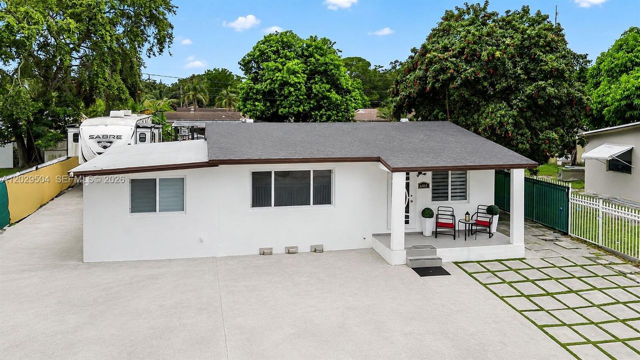 For Sale: $515,000 (3 beds, 2 baths, 960 Square Feet)