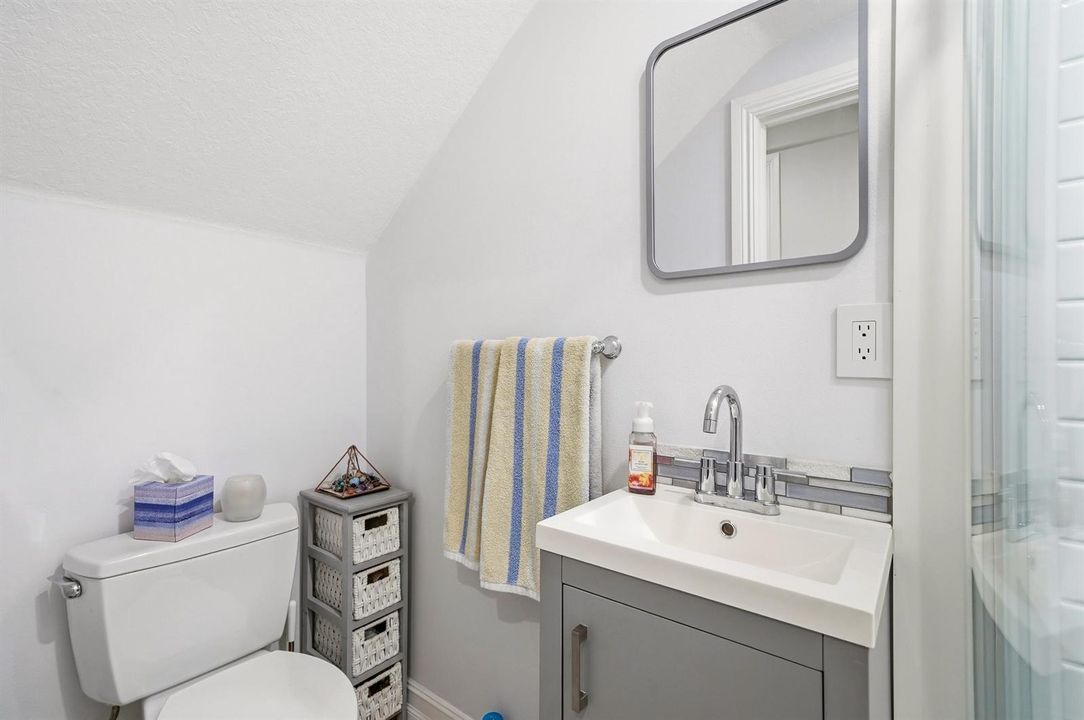 1st Level Full Bath