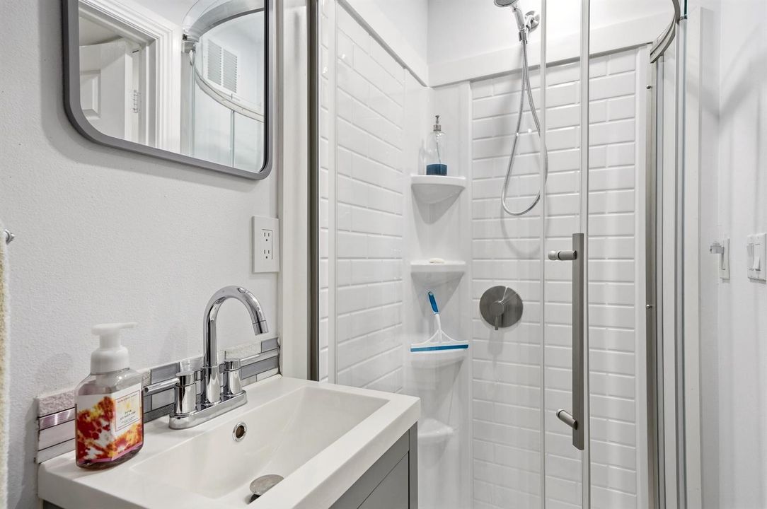 1st Level Full Bath