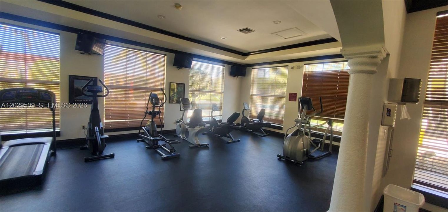 Active With Contract: $1,935 (1 beds, 1 baths, 730 Square Feet)