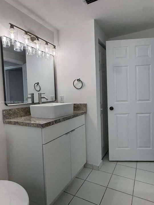 Active With Contract: $1,935 (1 beds, 1 baths, 730 Square Feet)