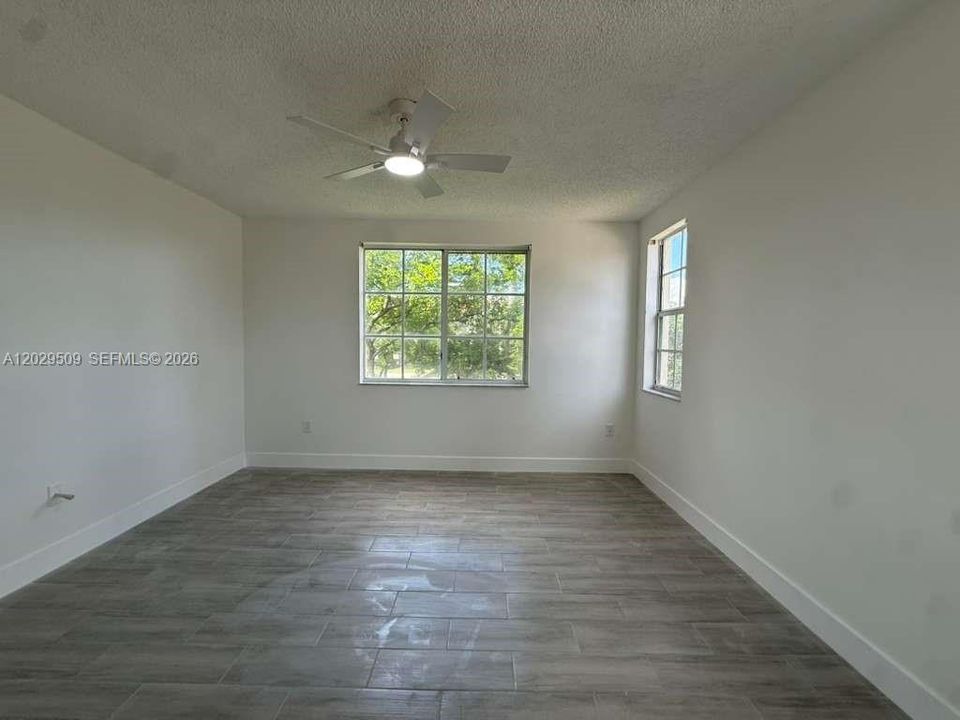Active With Contract: $1,935 (1 beds, 1 baths, 730 Square Feet)