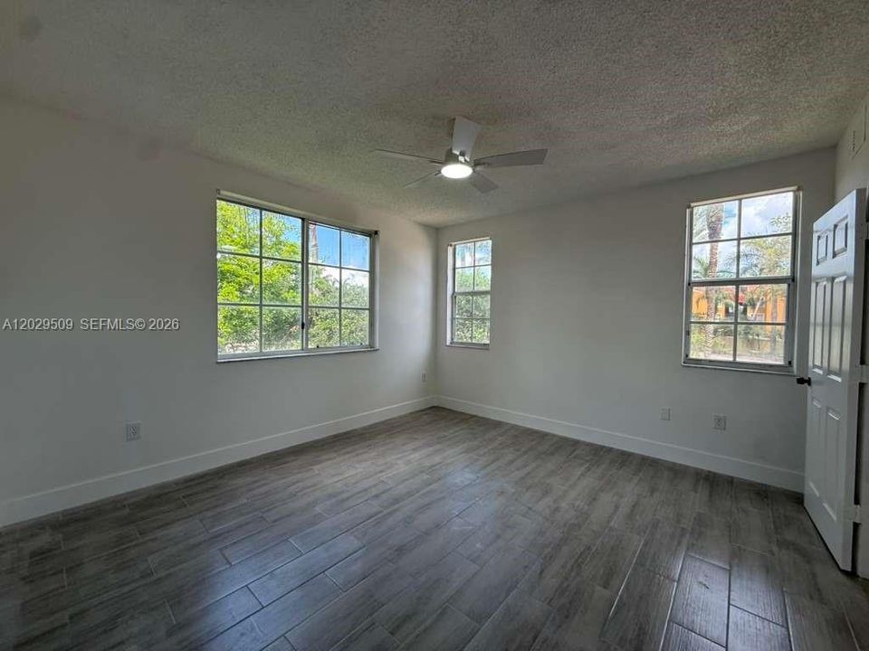 Active With Contract: $1,935 (1 beds, 1 baths, 730 Square Feet)