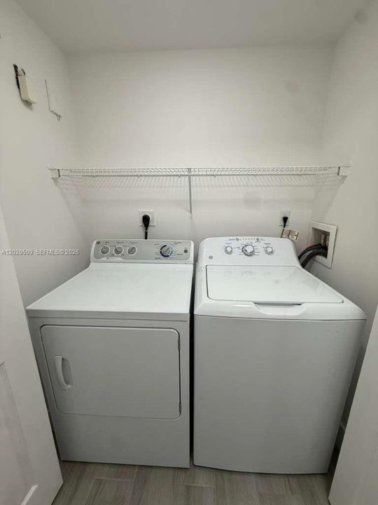 Active With Contract: $1,935 (1 beds, 1 baths, 730 Square Feet)