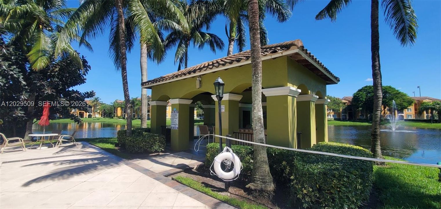 Active With Contract: $1,935 (1 beds, 1 baths, 730 Square Feet)