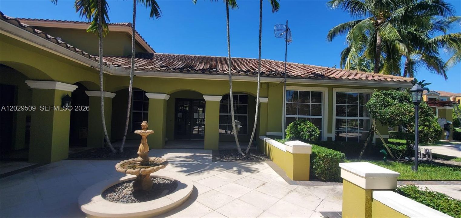 Active With Contract: $1,935 (1 beds, 1 baths, 730 Square Feet)