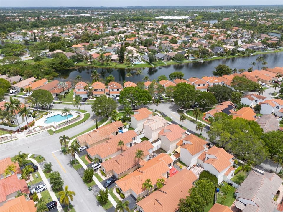 Под контрактом: $525,000 (3 спален, 2 ванн, 1356 Квадратных фут)