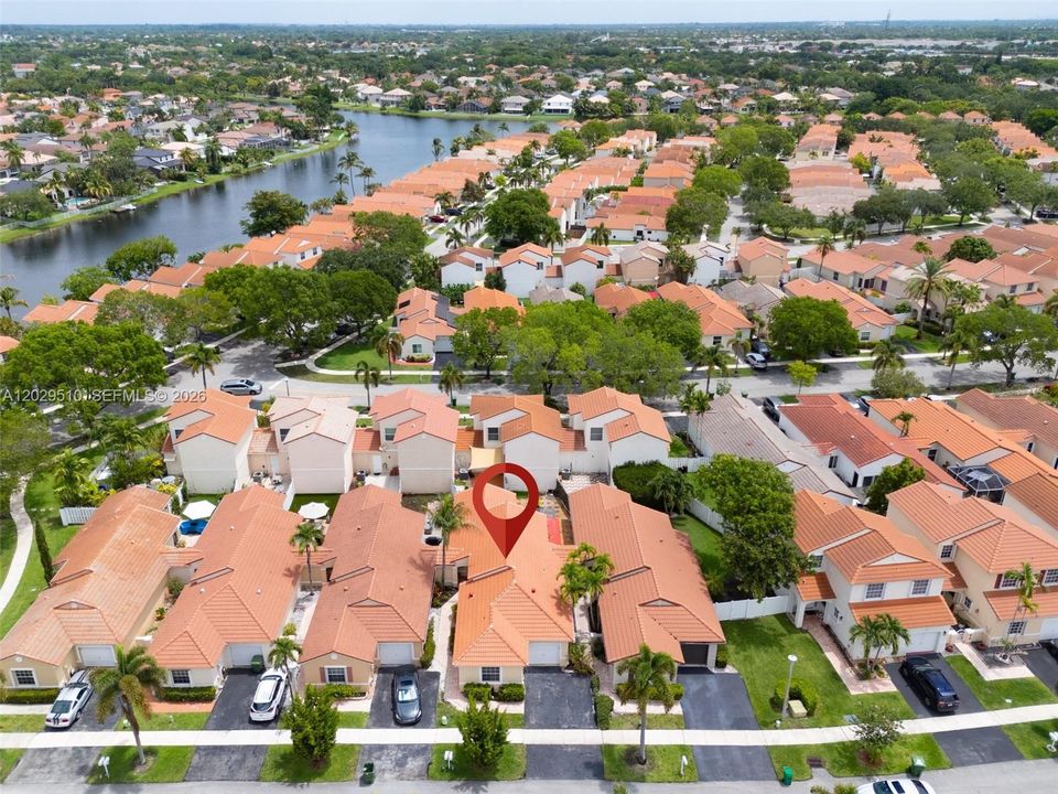 Под контрактом: $525,000 (3 спален, 2 ванн, 1356 Квадратных фут)